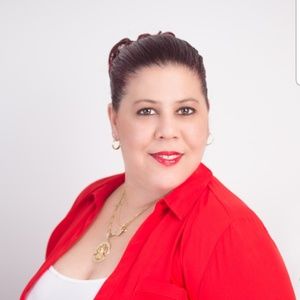 Meet your Posher, Yamila